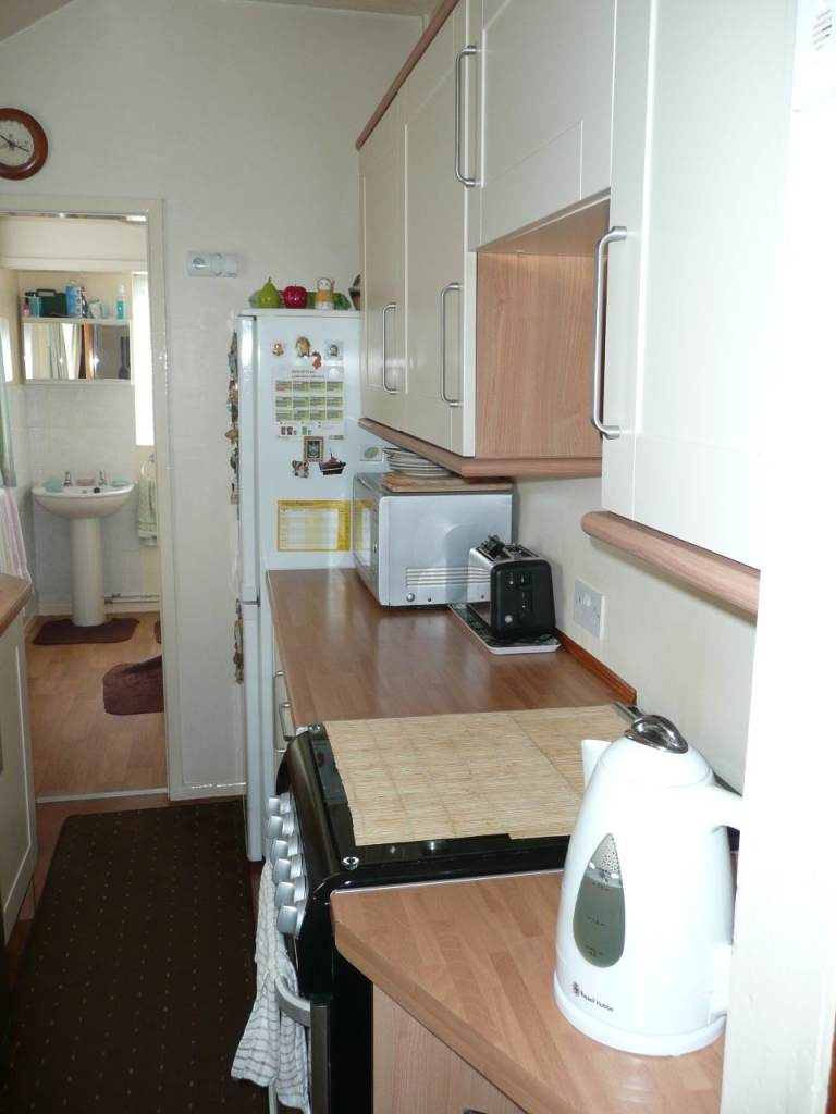 TWO over 35 UC tenants HB claimants ONLY (to move in together) - NO DEPOSIT REQUIRED