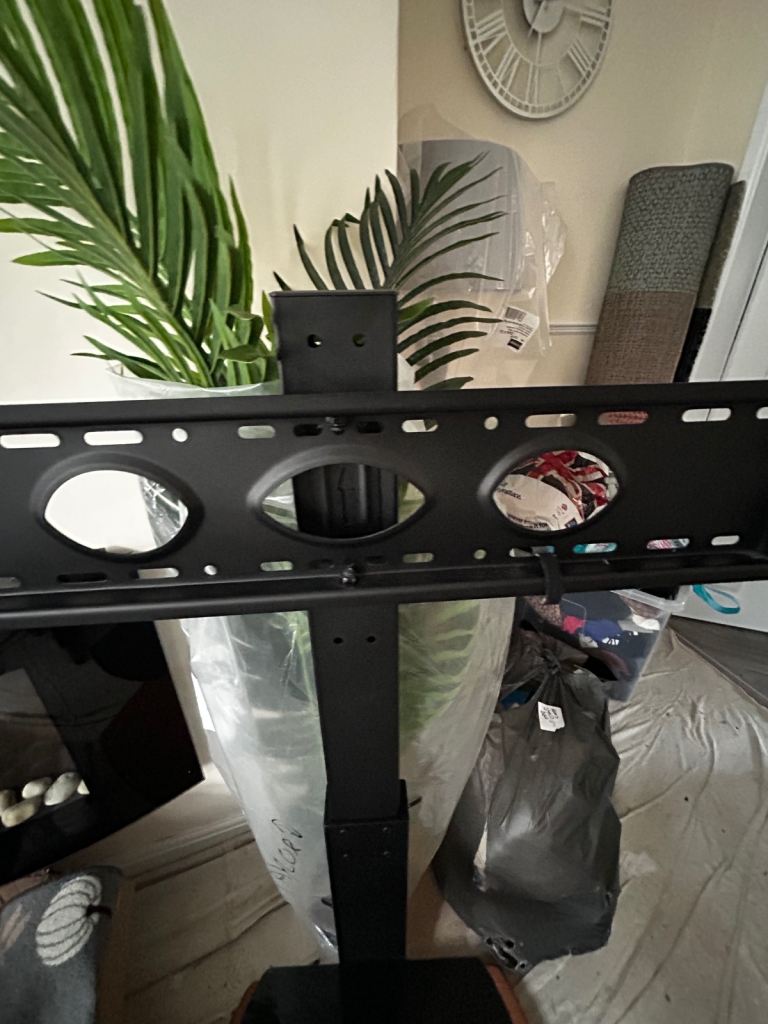 Adjustable tv stand 