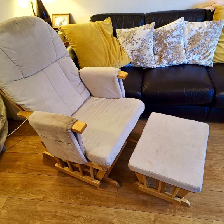 Nursing rocking chair with stool