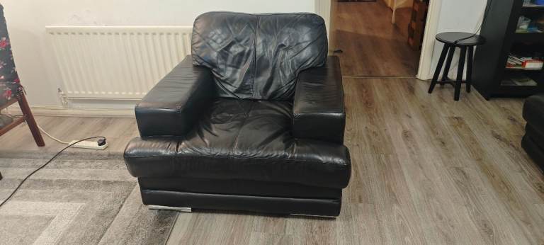 DFS Black Leather 1 Seater Sofa 
