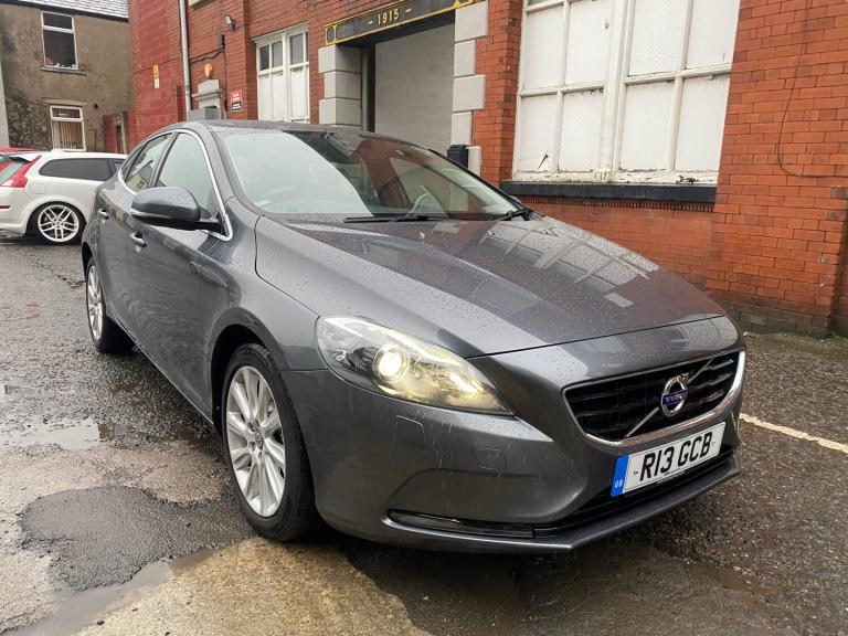 2013 Volvo V40 D2 SE Lux 5dr HATCHBACK Diesel Manual