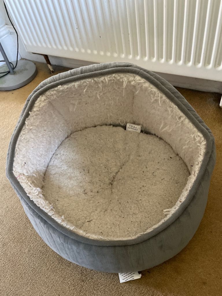 Cat bed and cat scratching post