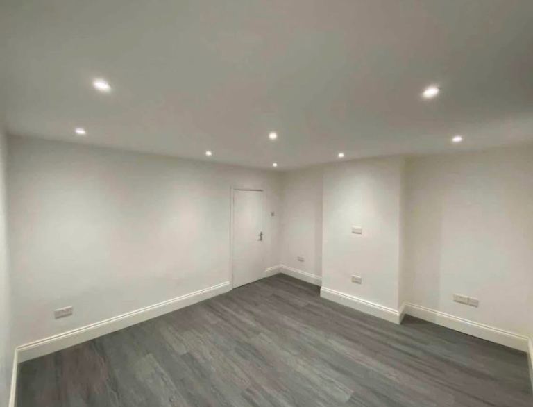 Large 2 Bedroom Flat Located In Croydon CR0