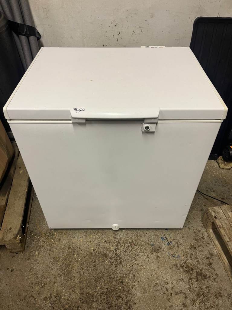 Chest Freezer - Whirlpool WCN200 AP
