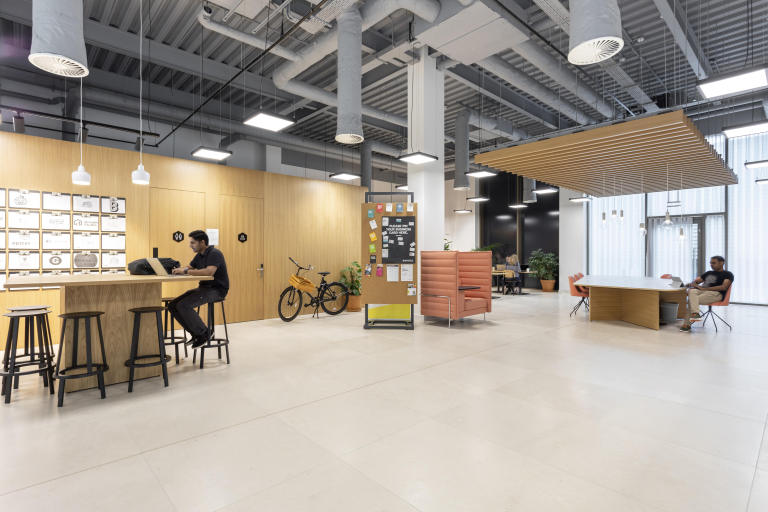 Milton Keynes - MK9 1FH \ Drop-In Coworking Access