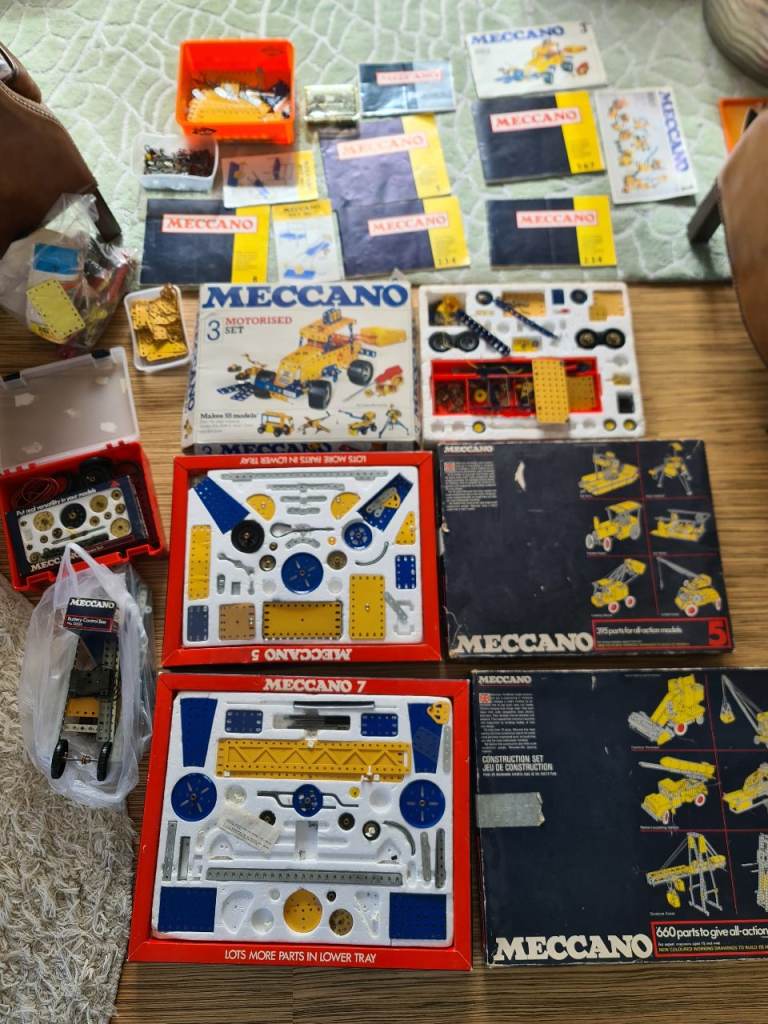 Vintage meccano 3, 5, 7 and gear set job jot with mannuals 