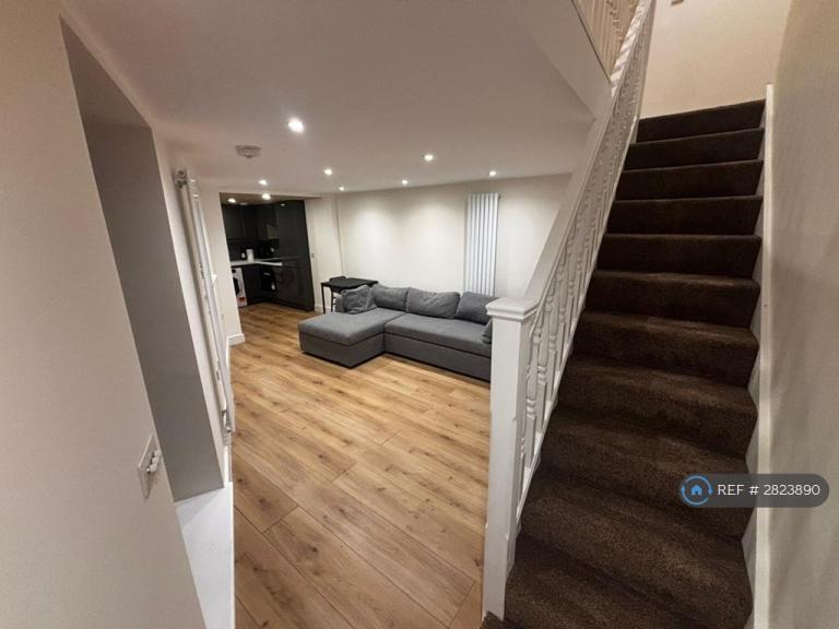 1 bedroom flat in Kasaka House, London, NW3 (1 bed) (#2823890)
