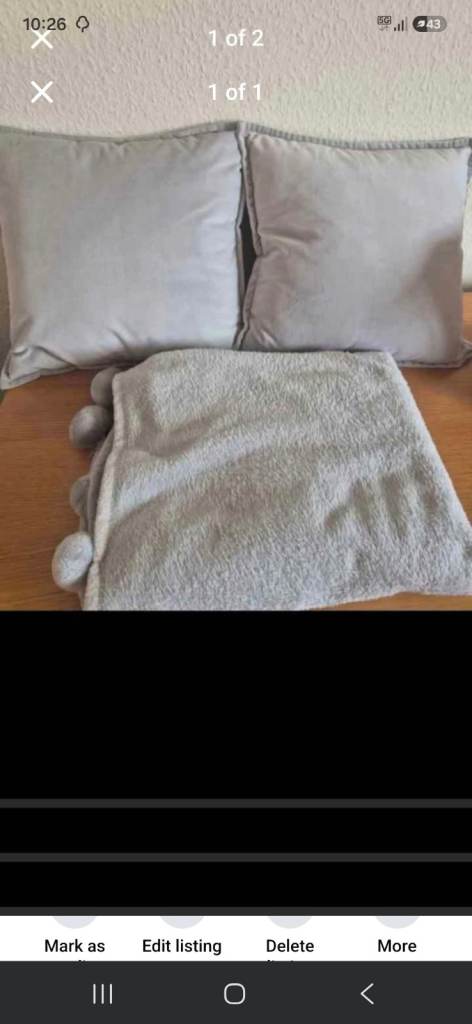 4 Grey Fabric Cushions with Matching Soft Throw