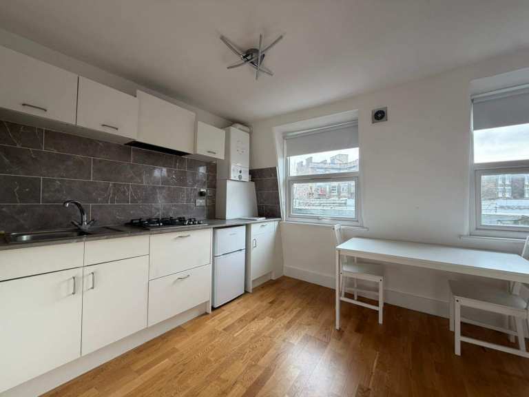 Third Floor 1 Bedroom Flat at Kings Cross - DSS Welcome