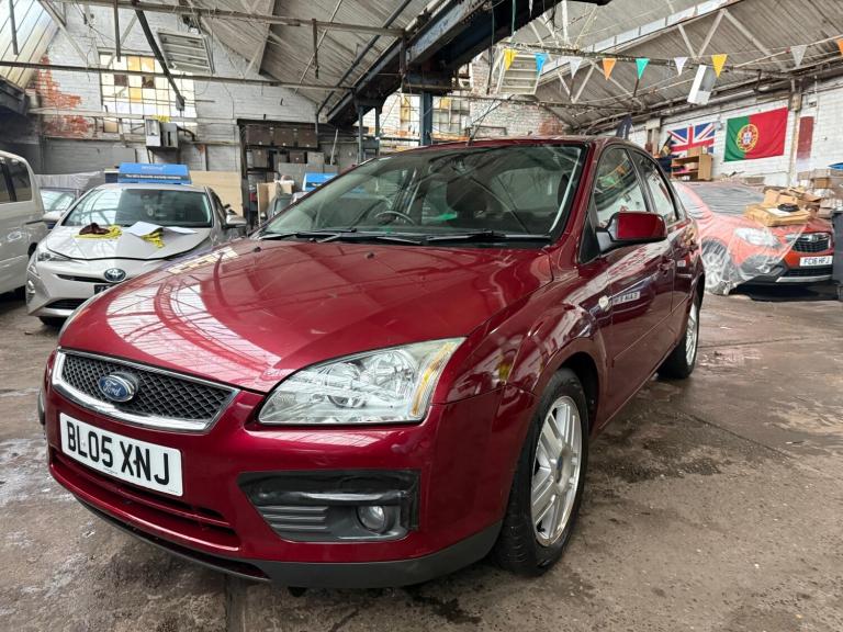 FORD FOCUS 1.6 Ghia AUTOMATIC PETROL BIG BOOT SOLID MODEL ONE OF HIS OWN KIND