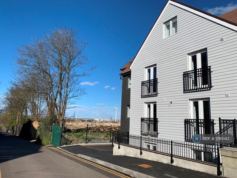 1 bedroom flat in Harbour View, Northfleet, DA11 (1 bed) (#2915143)