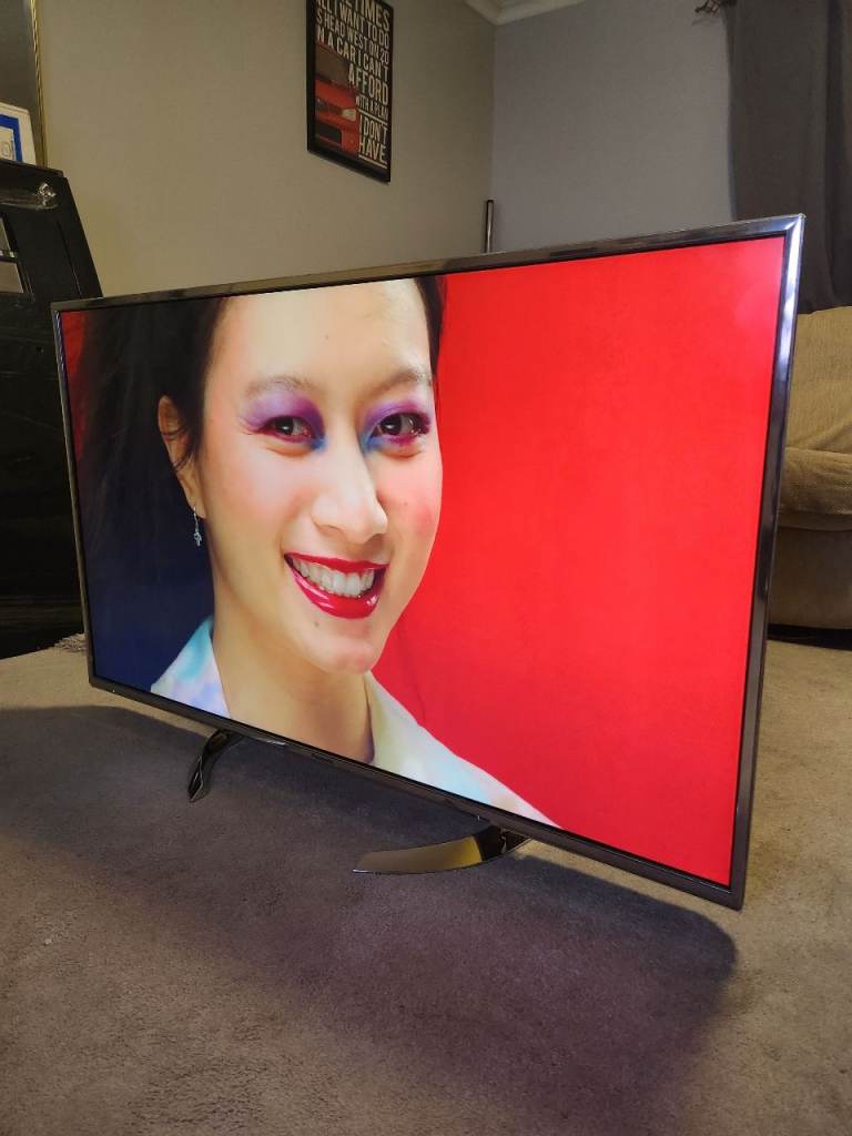 50" PANASONIC 4K SMART ULTRA UHD LED WIFI TV WITH ACCESSORIES £145