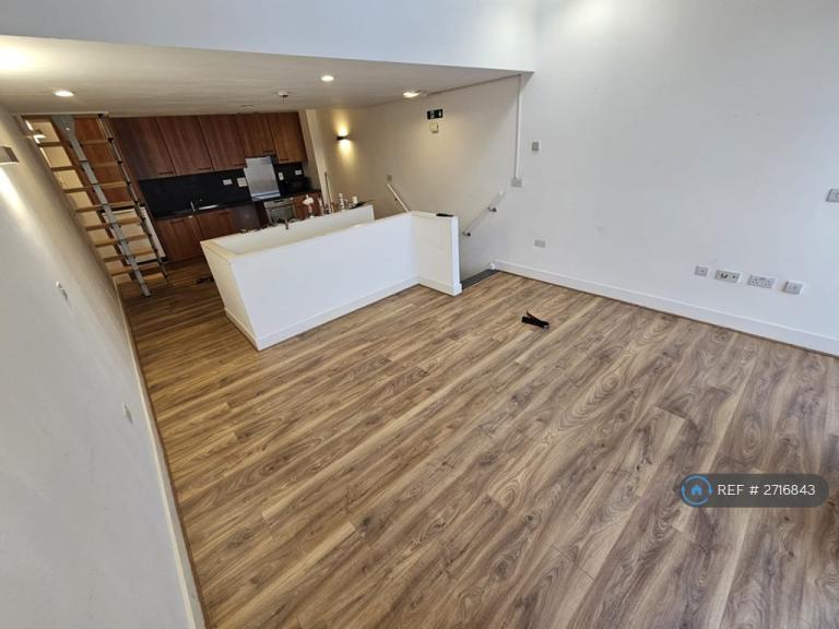 4 bedroom house in Cable Yard, Coventry, CV1 (4 bed) (#2716843)