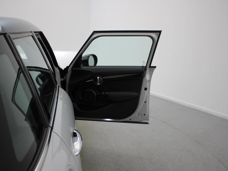 2016 MINI Hatch 2.0 Cooper S D 5dr Auto [Media Pack XL] Hatchback DIESEL Automatic