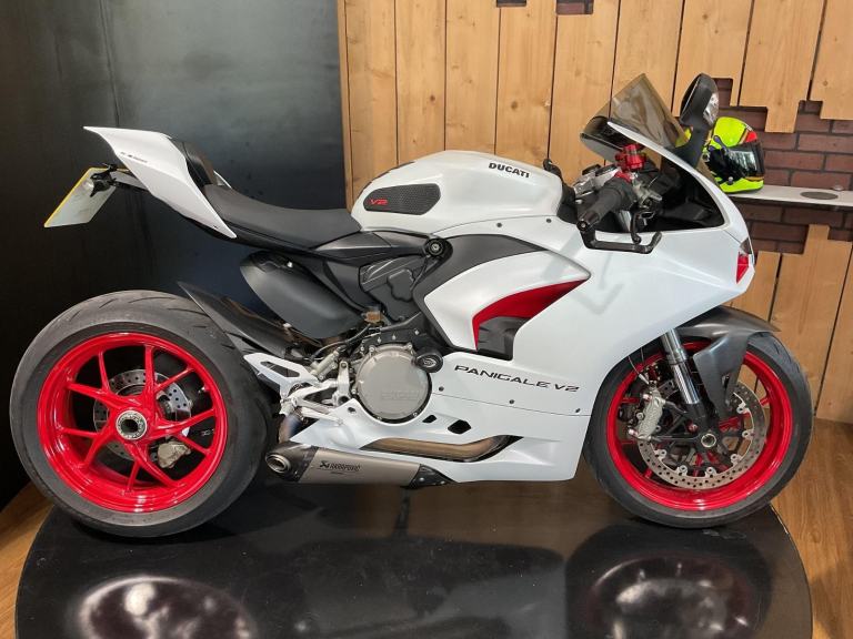 Ducati PANIGALE V2 2021 just 5000 Miles! Akrapovic Exhaust! Fully Loaded! Superb