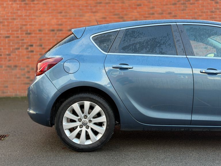Vauxhall, ASTRA, Hatchback, 2013, Manual, 1956 (cc), 5 doors