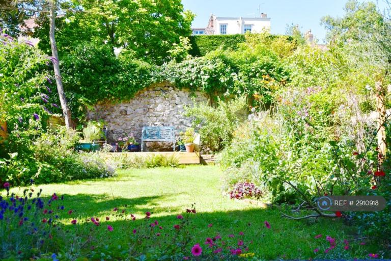 1 bedroom flat in Clifton Park Road, Bristol, BS8 (1 bed) (#2910918)