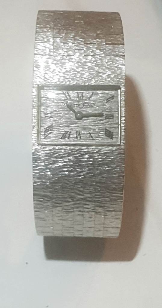 Very Unique Bueche-Girod 9ct watch Bracelet rear winder UK 1966 Hallmarked 41.1G