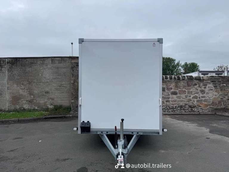 Brand New Twin Axle Box Trailer 400cm x 200cm x 190cm With Lockable Ramp Door 2700KG