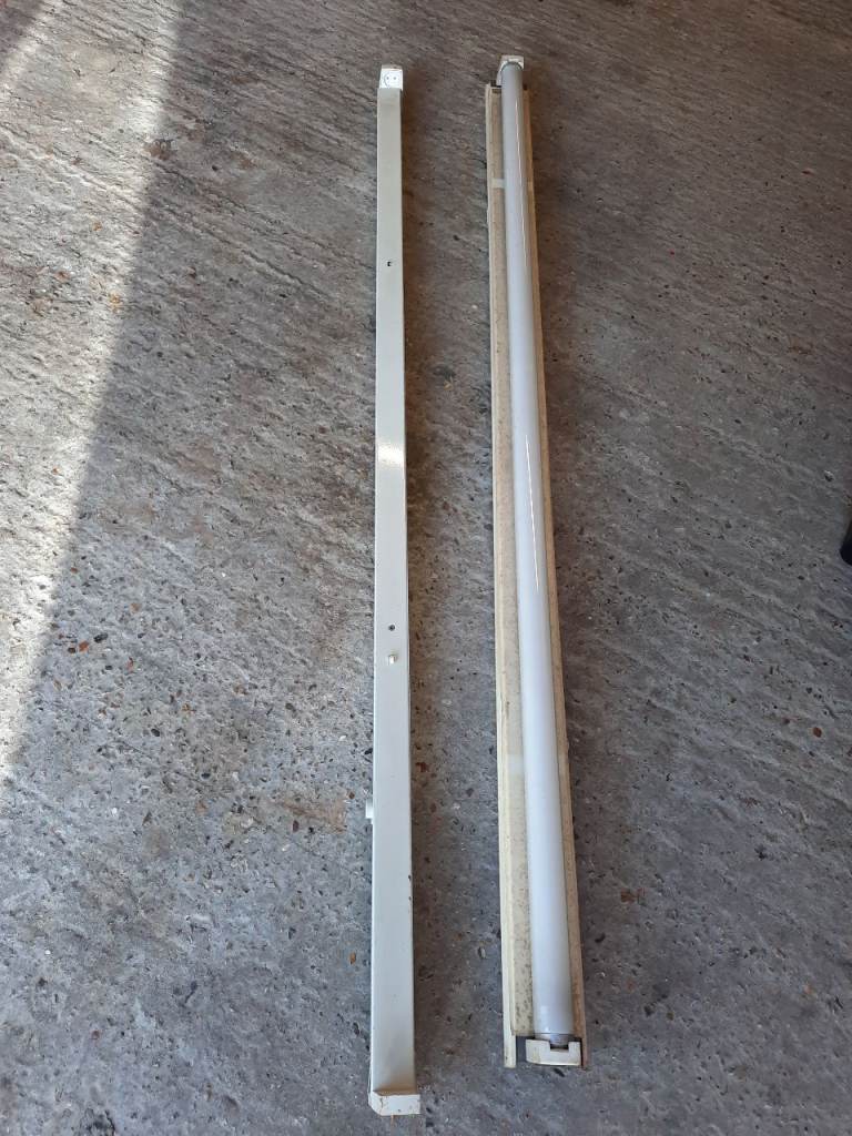 Two Fluorescent light fittings and 1 x 5ft tube.