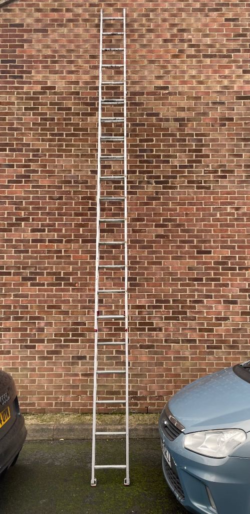 Solid CLIMA Class 3 extension ladder, perfect for domestic use.