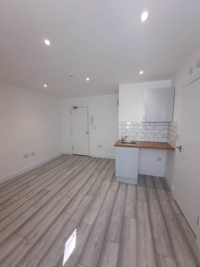 HMO Studio Flat – Haringey Area -  N6 4NA – DSS Welcome (35+)