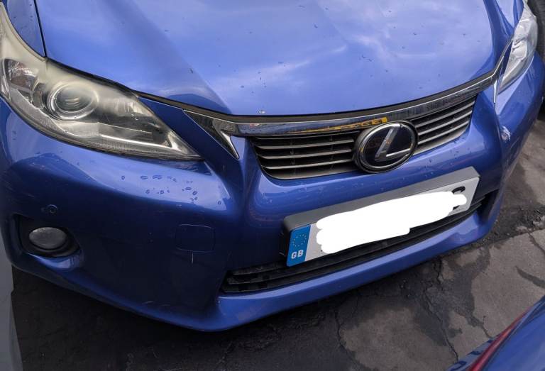 Lexus CT200h front bumper (damaged)