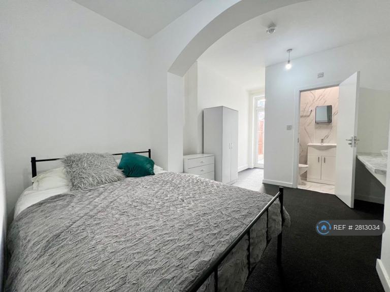 1 bedroom in Eastern Avenue, Ilford, IG4 (#2813034)