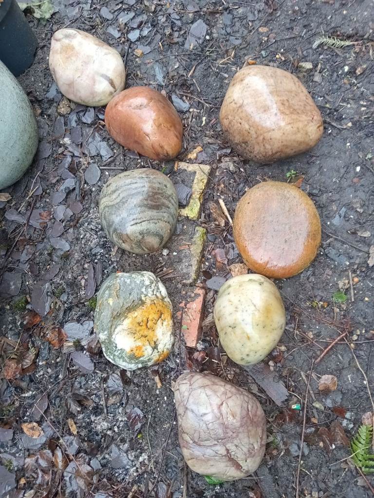 8 different stone types rockery door stop garden weight