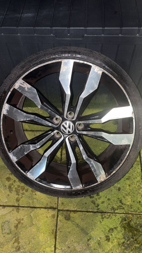Set of VW Tiguan R line Suzuka alloys 20 inch 
