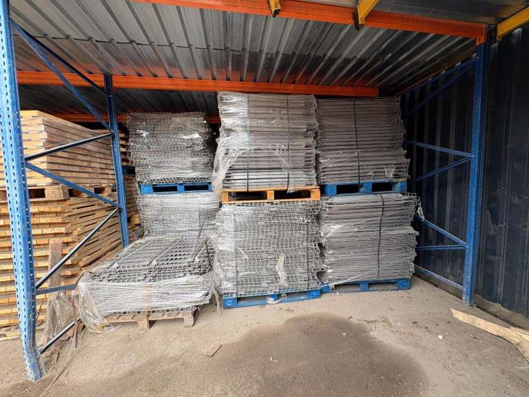 x50 Mesh Decks 1120mm x 1100mm Including Free UK Mainland Delivery 