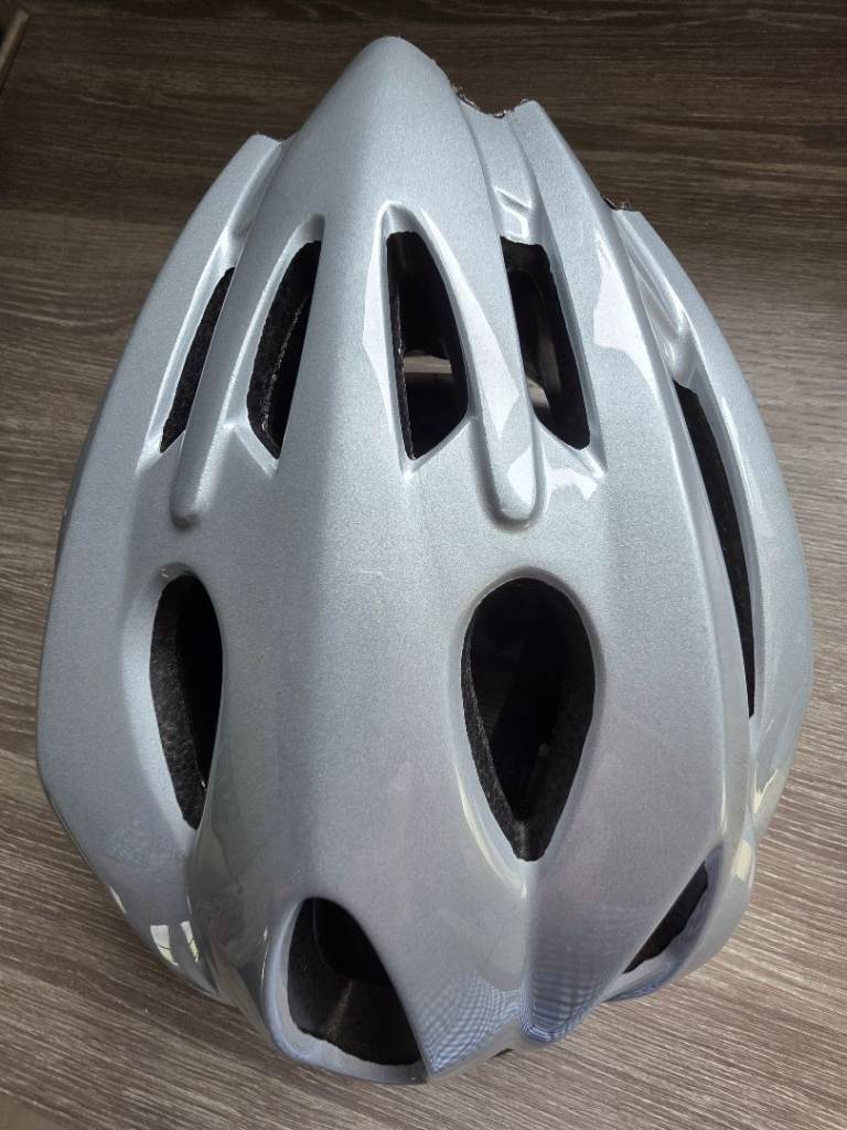 RALEIGH SIZE L (Large) ​HEAD CIRCUMFERENCE: 58–61 cm SILVER COST £25 WHEN NEW 