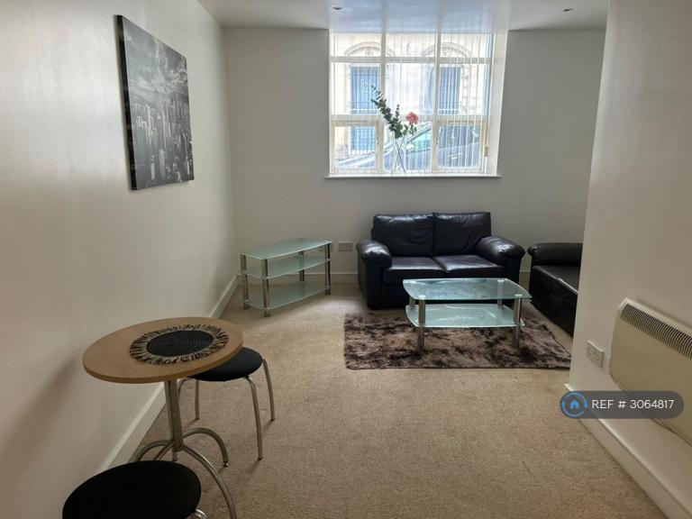 1 bedroom flat in Hick Street, Bradford, BD1 (1 bed) (#3064817)
