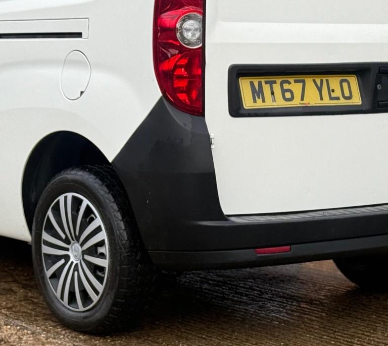 2017 Vauxhall Combo 1.3 CDTi 2300 16v FWD L2 H1 3dr Diesel