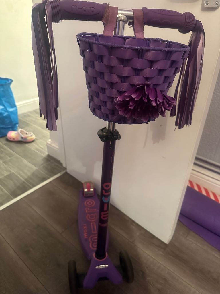 Micro Scooters Maxi Micro Deluxe LED Wheels Push Scooter Kids Toy Purple MMD066