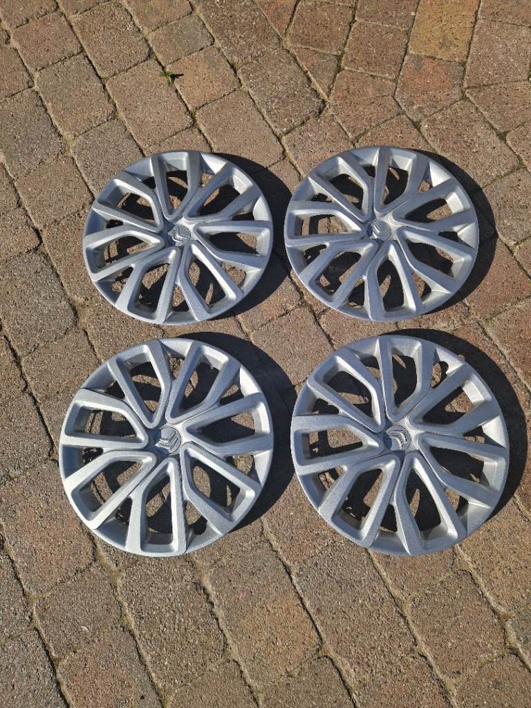 4 x genuine Citroën 16" wheel trims