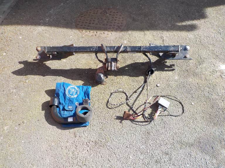 MERCEDES C CLASS (W205) DETACHABLE TOWBAR & VEHICLE SPECIFIC 13 PIN ELECTRICS 