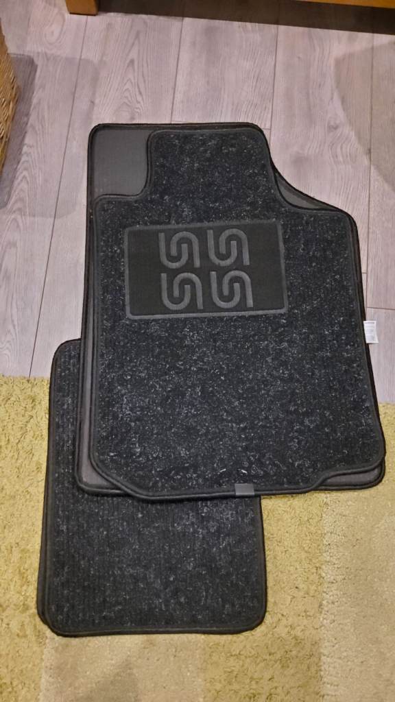 Set of 4 car mats