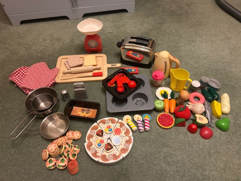 Kitchen role play toys 