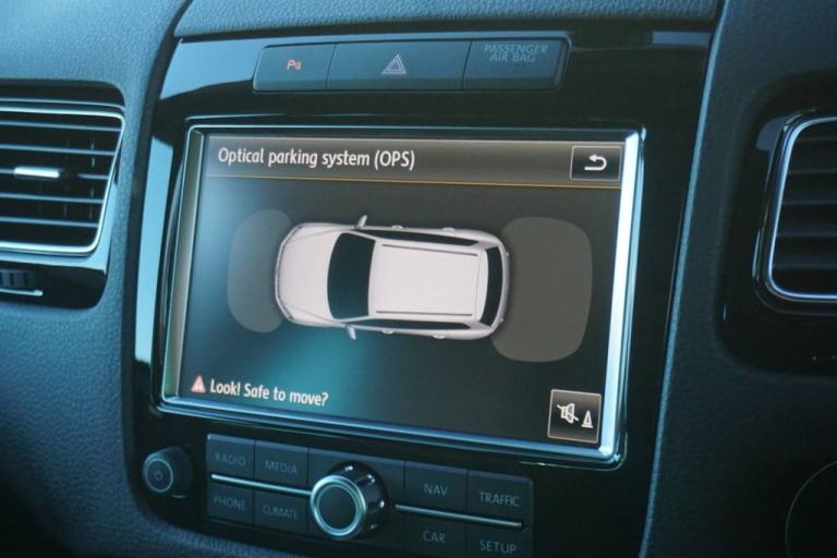 2014 Volkswagen Touareg 3.0 TDI V6 BlueMotion Tech R-Line SUV Diesel Tiptronic 4WD (s/s) 5dr - Ju...