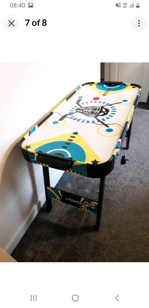 Air hockey table 