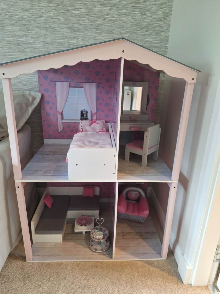 Large Designafriend doll house 