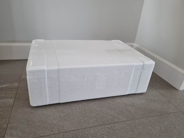 White Polystyrene Food Box – Good Condition
