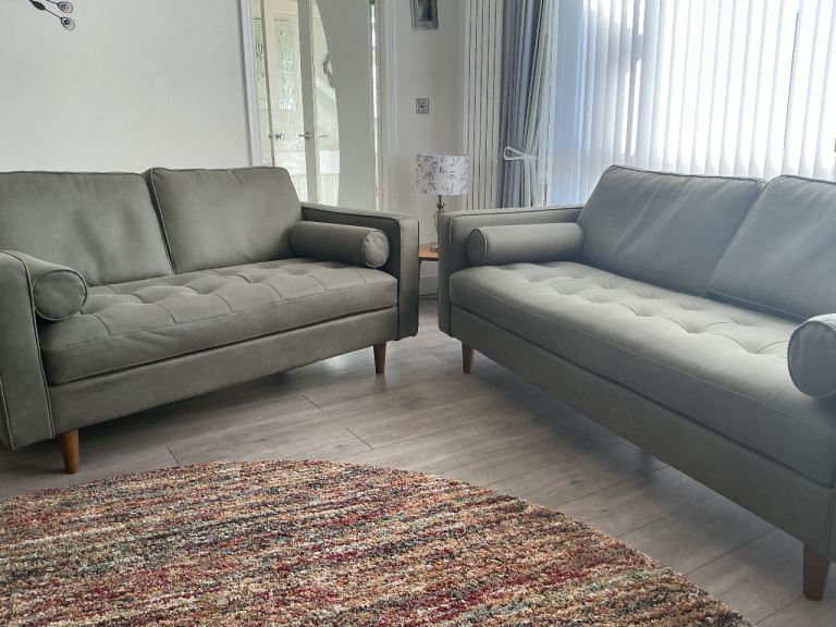 Two matching Sofas 3/2 seaters