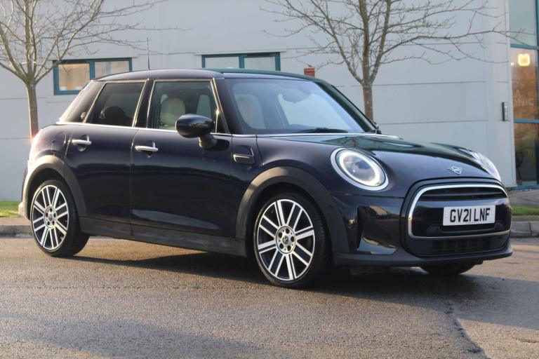 2021 MINI Hatch 1.5 Cooper Exclusive Auto 5dr Hatchback Petrol Automatic