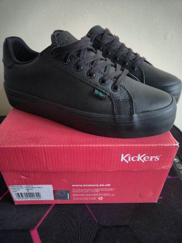 Shoes Kickers, size 6