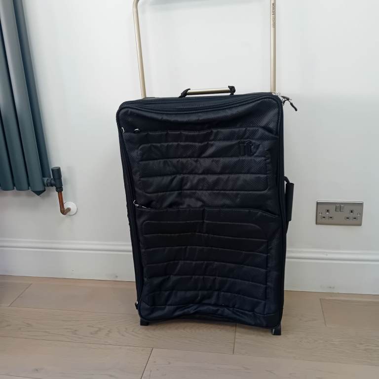 Reduced! £15-£10 IT Luggage Black Soft Shell Suitcase with Two Wheels