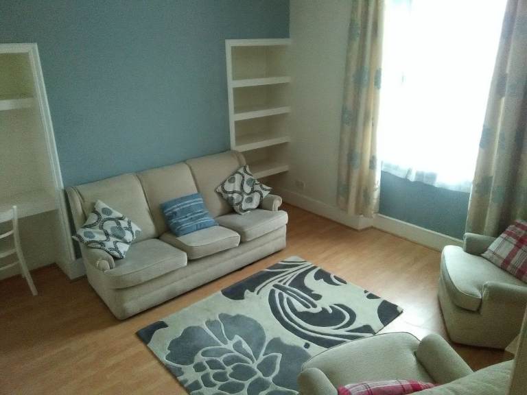 Double Room For Rent in 2 Bedroom Flat in Rosemount - Bills Included