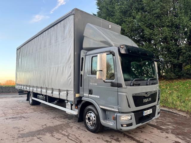 2019 69 MAN TGL 12.220 E6 12 Ton 27FT curtain sider air suspension air con