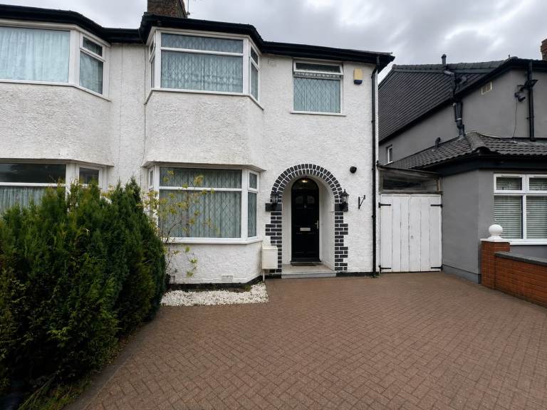 **BROOKLANDS ROAD**3 BED HOUSE TO LET**GREAT LOCATION**CLOSE TO ALL AMENITIES**CALL NOW!!!**